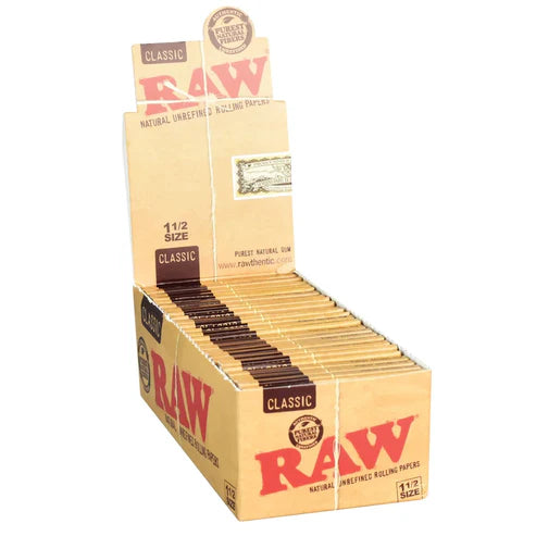 RAW Classic Rolling Papers | 1 1/2 Size | 1pk | 33 Leaves per Pack